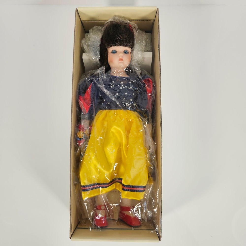 Vintage Goebel Victoria Ashlea Snow White Disney Porcelain Doll Fairytale